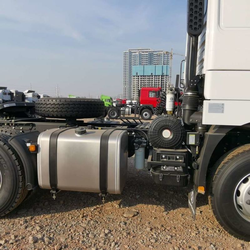 Красный SHACMAN F3000 375HP Euro V 6-колесный трактор голова 4x2 WEICHAI двигатель