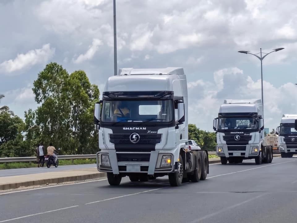 10 колес 6X4 SHACMAN тракторный грузовик X3000 SHACMAN трактор для Танзании CUMMINS ISME420 Euro3 55Ton тракторный грузовик